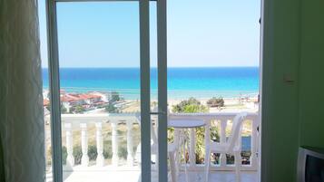 Deluxe Suite, Sea View | Balcony