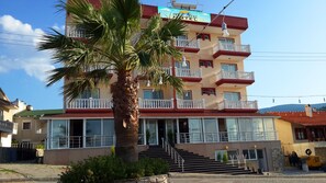 숙박 시설 입구