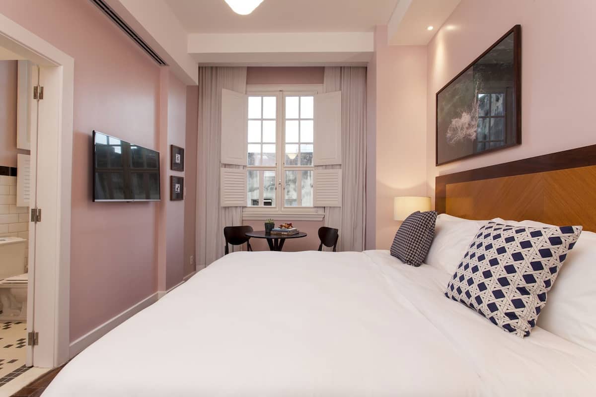 1 bedroom, premium bedding, minibar, in-room safe