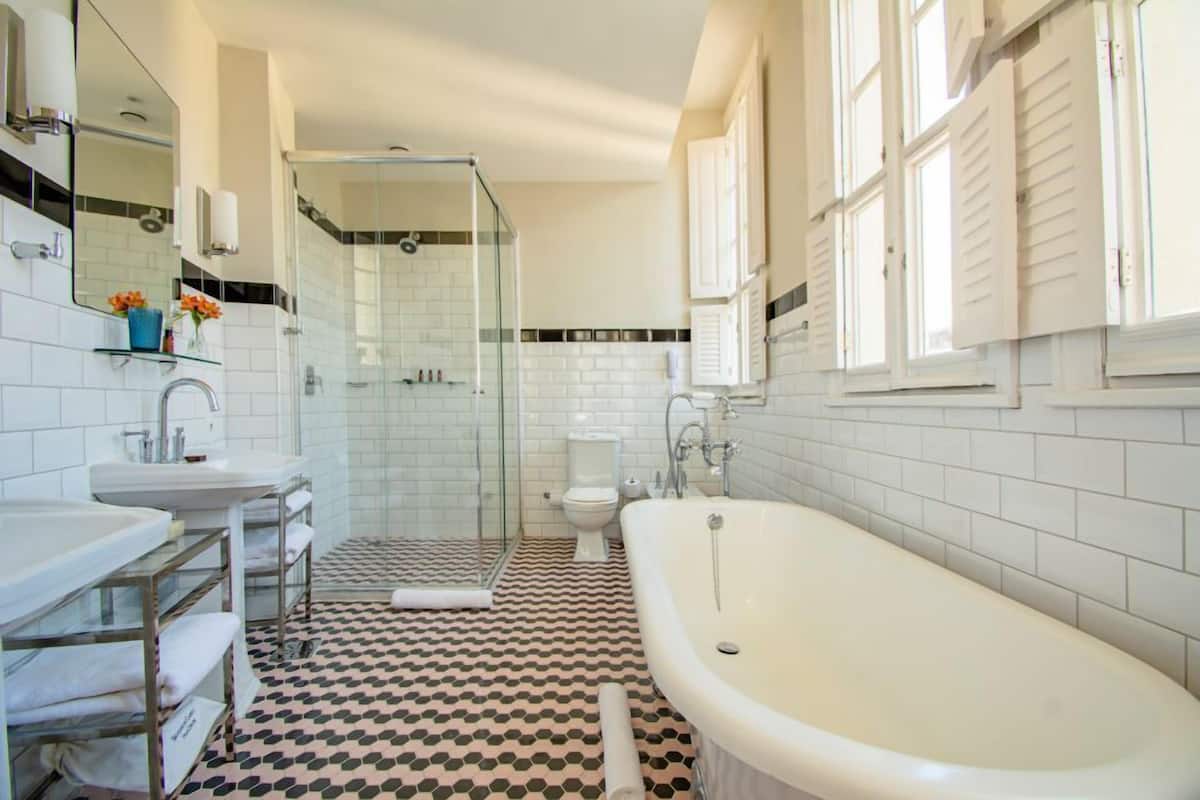 suite (corner) | bathroom | designer toiletries, hair dryer, towels