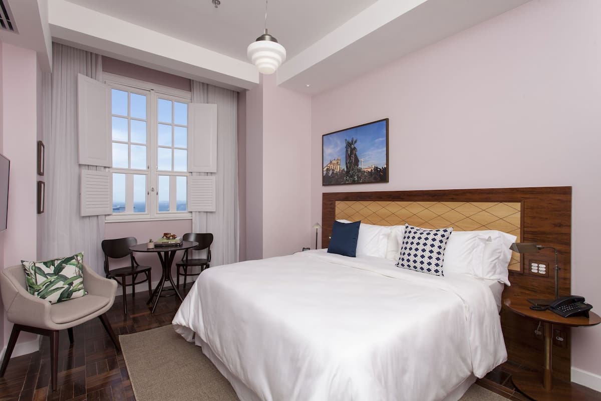 1 bedroom, premium bedding, minibar, in-room safe