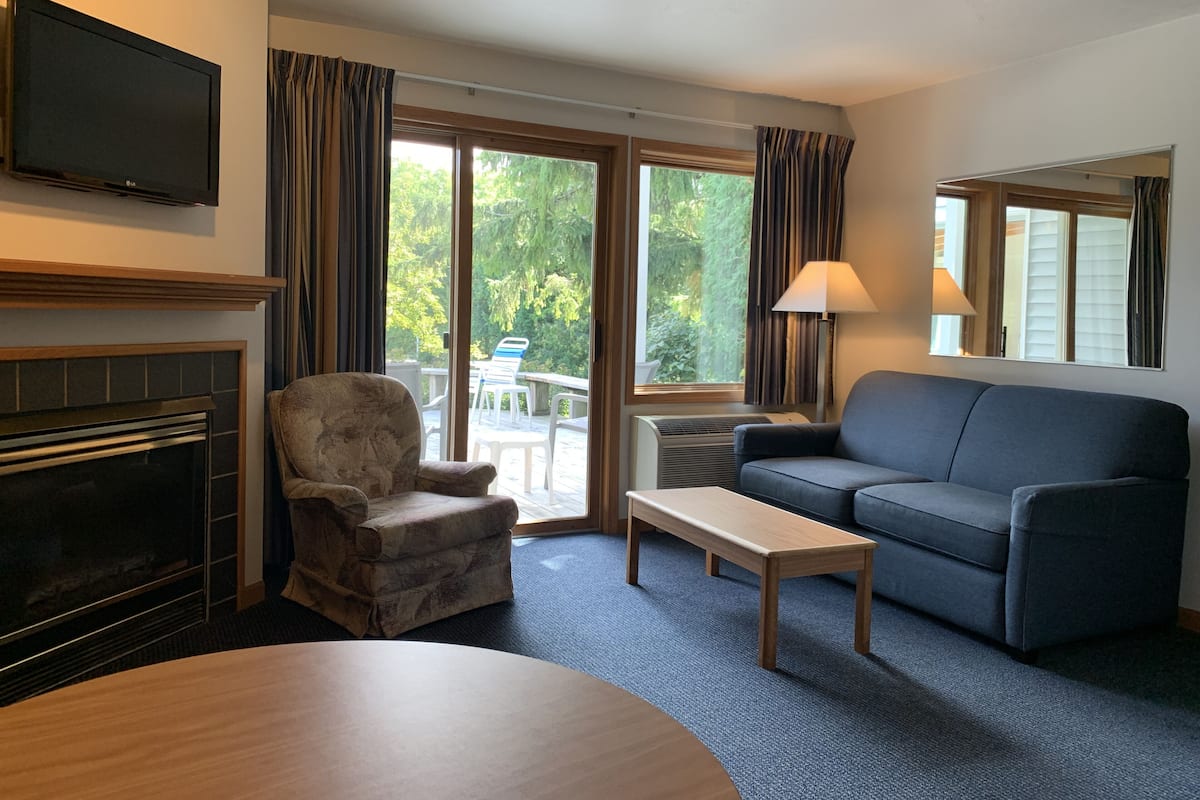 King Suite | Free WiFi, bed sheets