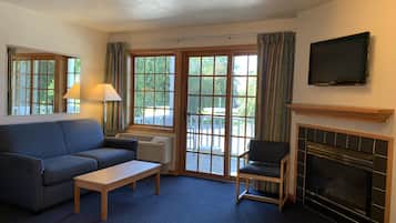 Queen Suite | Free WiFi, bed sheets