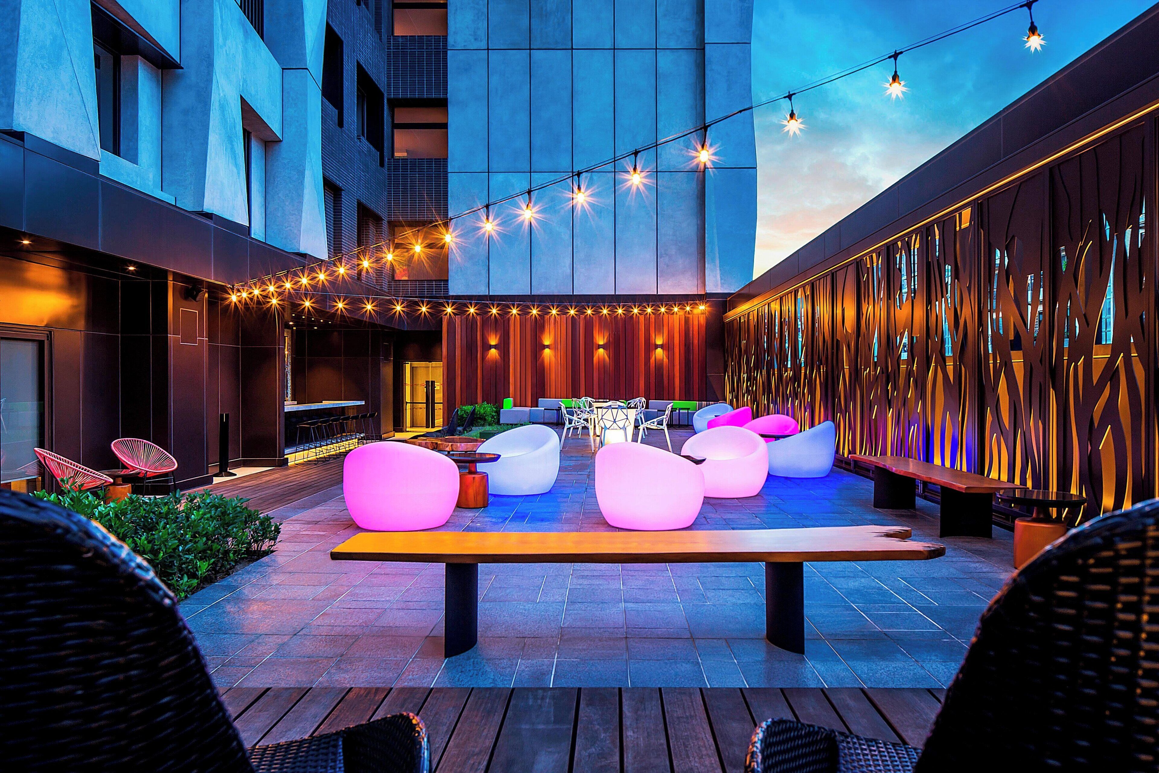 供應早餐和午餐，美國料理