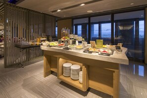 Daily buffet breakfast (TWD 605 per person) - Aloft Taipei Beitou (Taipei)