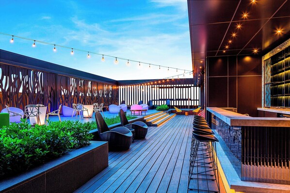 Breakfast and lunch served, American cuisine - Aloft Taipei Beitou (Taipei)