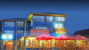 Front of property - evening/night - Amable Hotel Don Lucas (Ancud)