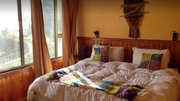 Caja fuerte, tabla de planchar con plancha, wifi gratis