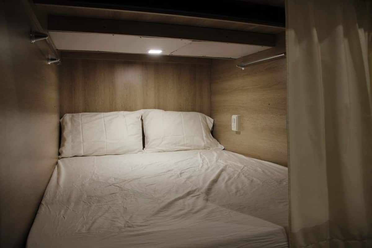 Double Room, Shared Bathroom | In-room safe, desk, iron/ironing board (on request), WiFi (free)