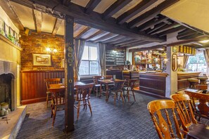 2 bars/lounges - The Forest Lodge (Mansfield)