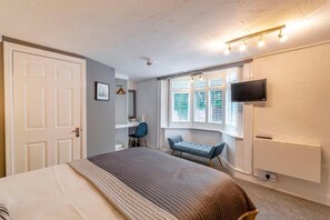 Hypo-allergenic bedding, individually decorated, desk - The Forest Lodge (Mansfield)
