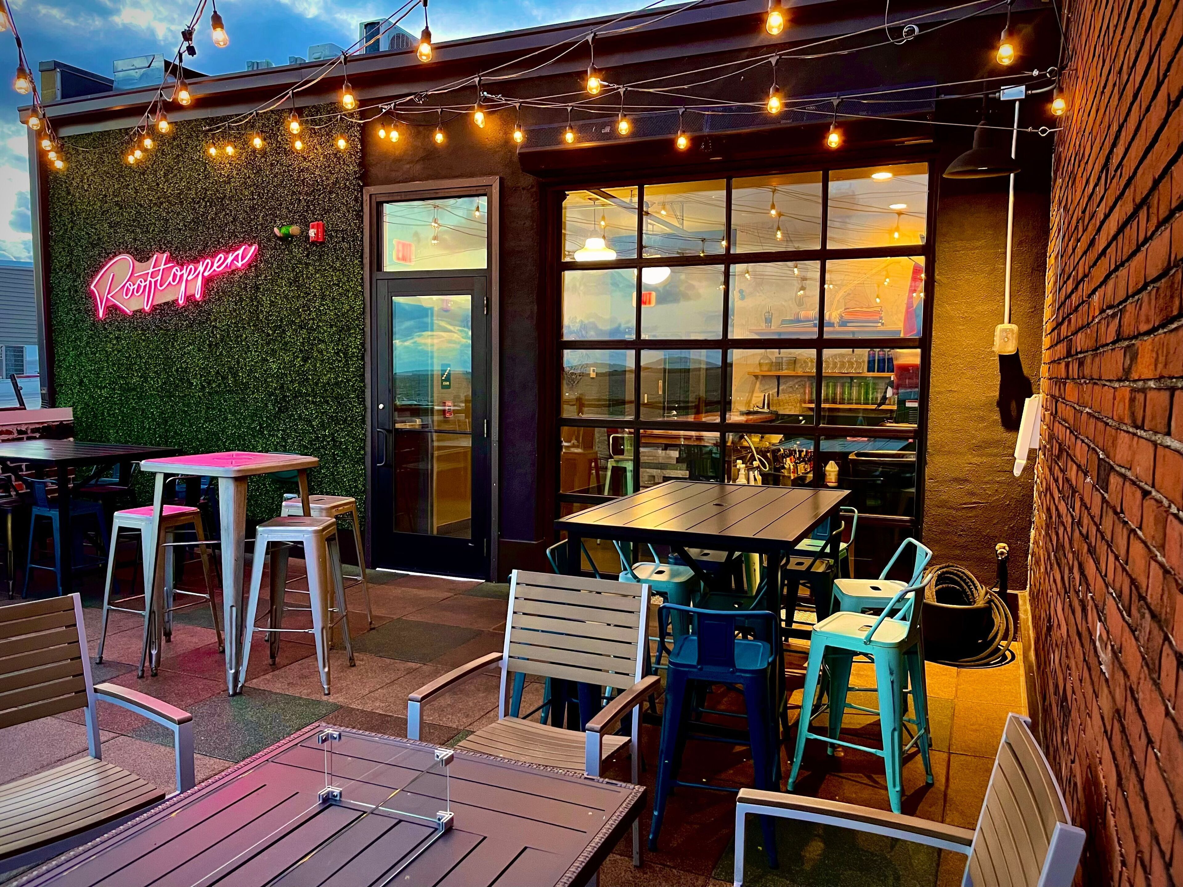 2 bars/lounges, rooftop bar