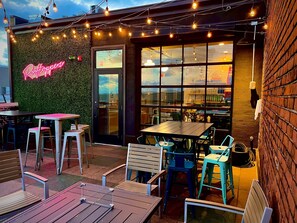 2 bars/lounges, rooftop bar