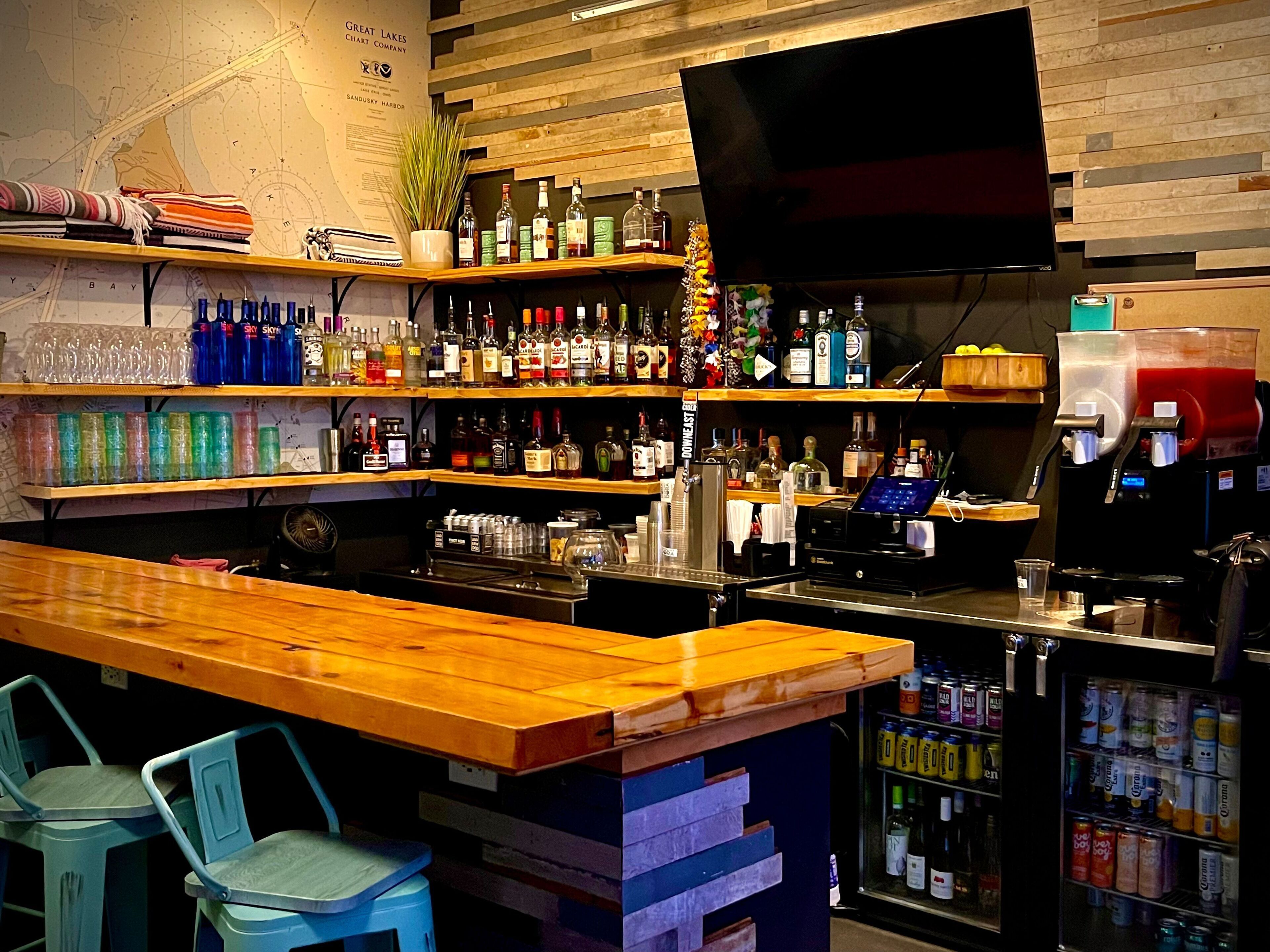 2 bars/lounges, rooftop bar