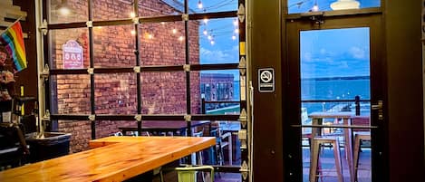 2 bars/lounges, rooftop bar