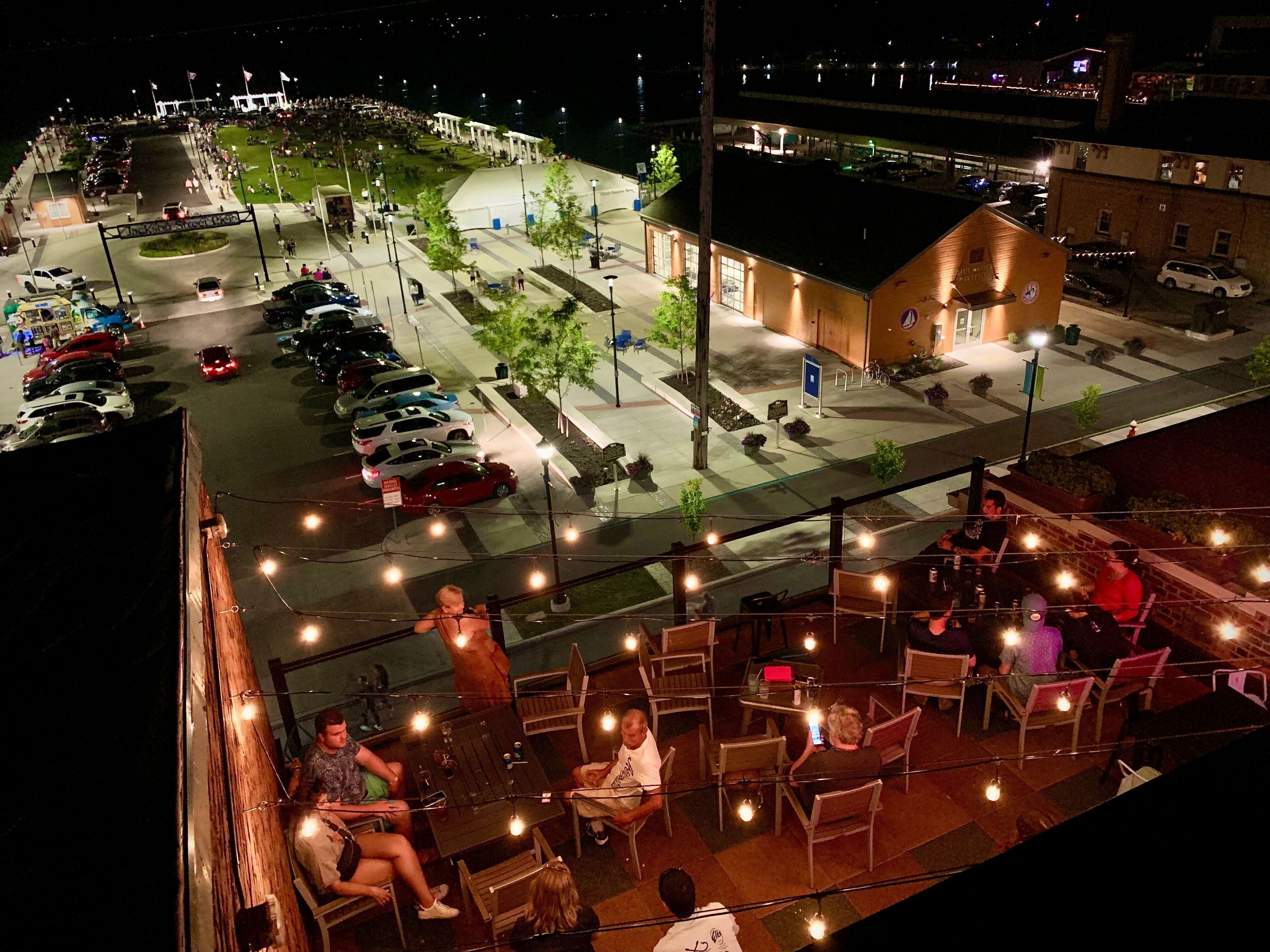 2 bars/lounges, rooftop bar