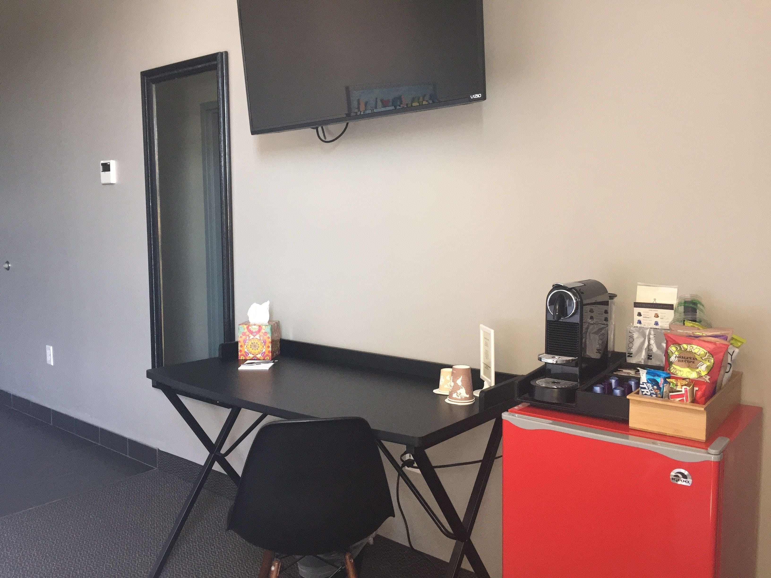 luxury room, 1 king bed, city view | 1 bedroom, egyptian cotton sheets, premium bedding, down duvets