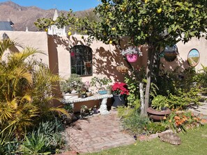 Garden - Squirrels Corner (Montagu)