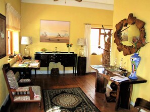 Lobby - Squirrels Corner (Montagu)