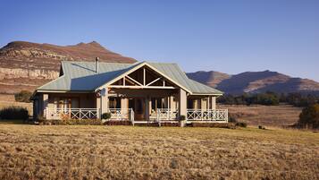 Exclusive-Ferienhaus, 3 Schlafzimmer, Bergblick | Terrasse/Patio