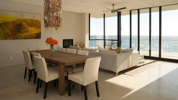 Family House, 4 Bedrooms | Living room | Flat-screen TV