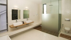 ファミリー ハウス 4 ベッドルーム | バスルーム | バスアメニティ (無料)