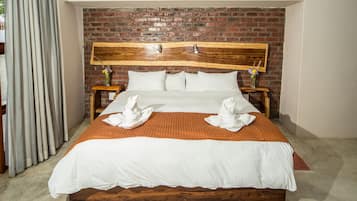 Decoración personalizada, muebles diferentes, escritorio y wifi