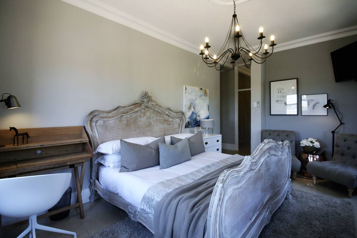 Junior Suite | 1 bedroom, minibar, free WiFi