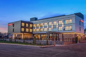 Exterior - Hampton by Hilton Izmir Aliaga (Aliaga)