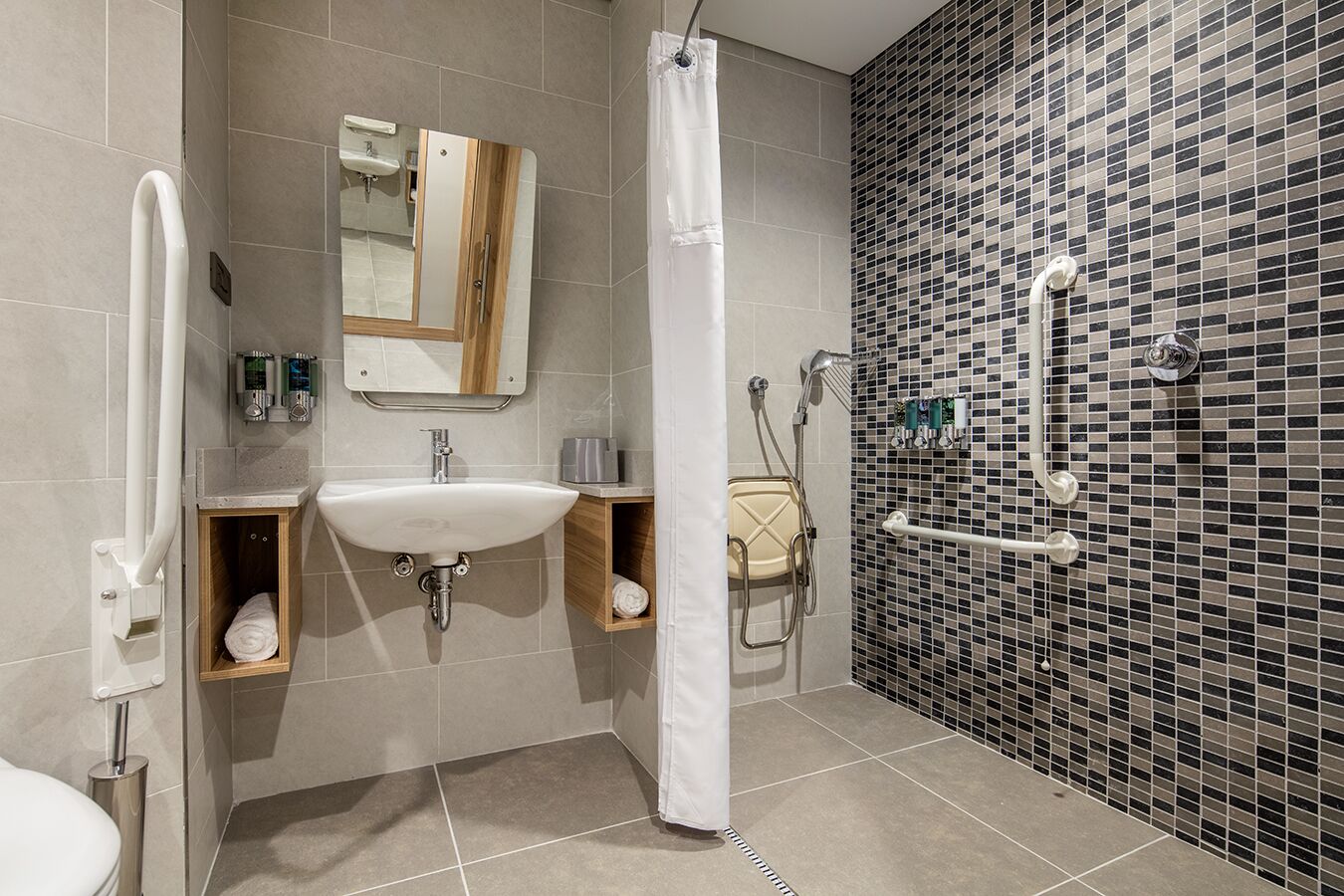 room, 1 queen bed, accessible, non smoking | bathroom sink