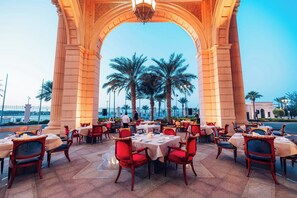 2 restaurants; breakfast, lunch, and dinner served - The Ritz-Carlton, Jeddah (Jeddah)