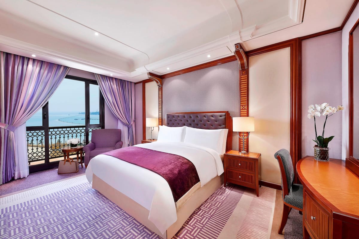 Deluxe kamer, 1 kingsize bed, niet-roken, uitzicht op zee | 1 slaapkamer, luxe beddengoed, pillowtop-bedden, een minibar