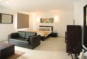 Kamar (SOL) | Minibar, brankas, ruang kerja ramah laptop, dan seprai linen