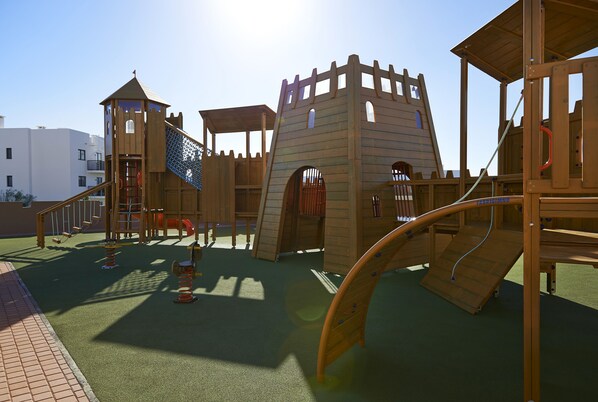 Children’s play area – outdoor
