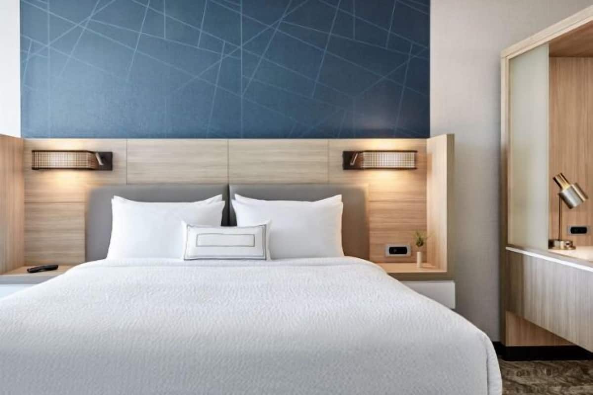 desk, iron/ironing board, cots/infant beds, free wifi