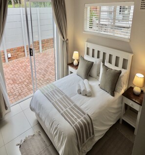 Family Quadruple Room | 12 bedrooms, individually decorated, desk, laptop workspace - La Mer Guesthouse (Gqeberha (Port Elizabeth))