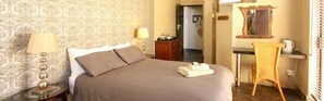 In-room safe, desk, soundproofing, iron/ironing board - House Haven Guesthouse (Gqeberha (Port Elizabeth))
