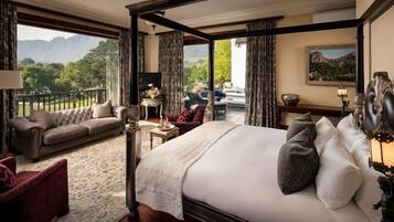 Executive Suite, 1 King Bed, Non Smoking, Ensuite | 1 bedroom, minibar, in-room safe, individually decorated