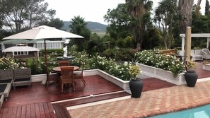 2 outdoor pools
