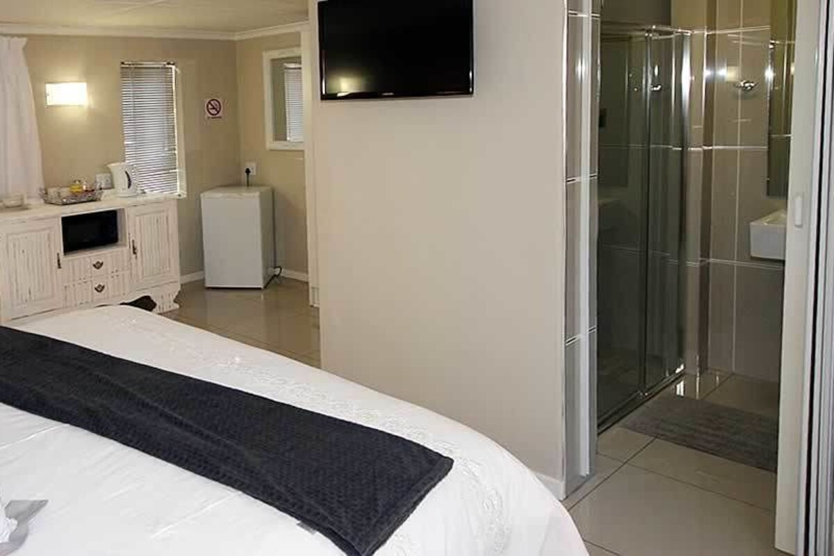 In-room safe, desk, iron/ironing board, WiFi (free)