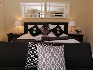 Standard Room, 1 Bedroom (Twin or King with Bath & shower) | In-room safe, desk, iron/ironing board, free WiFi - Tri-Angle B&B (Nxuba)