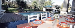 Outdoor dining - Tri-Angle B&B (Nxuba)