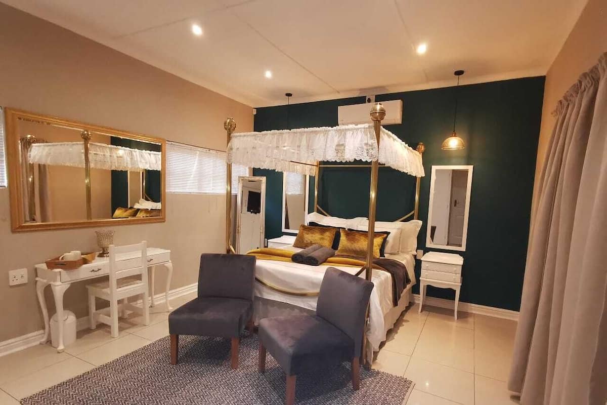 In-room safe, desk, iron/ironing board, free WiFi