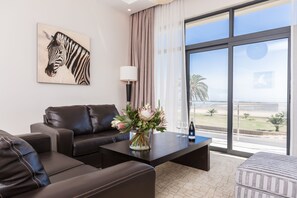 Habitación de lujo | Ropa de cama de alta calidad, minibar, caja fuerte y escritorio