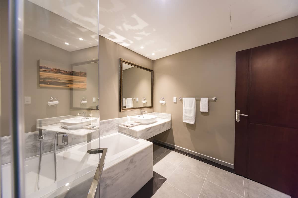 luxury room | bathroom | free toiletries, bathrobes, slippers, towels