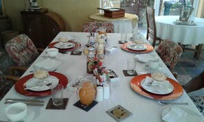 TĂ€gliches englisches FrĂŒhstĂŒck (80 ZAR pro Person)