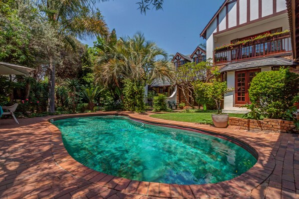 Outdoor pool, pool loungers