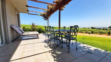 Family Apartment, 2 Bedrooms (Merlot) | Vineyard view