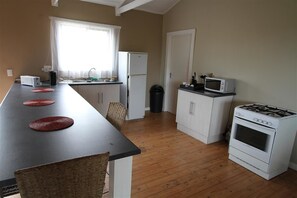 Chalet, 3 Bedrooms (Muhungu Do Mar 3) | Shared kitchen facilities