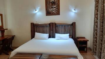 Laptop workspace, blackout drapes, iron/ironing board, free WiFi